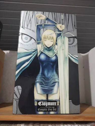 Claymore mangá box em inglês