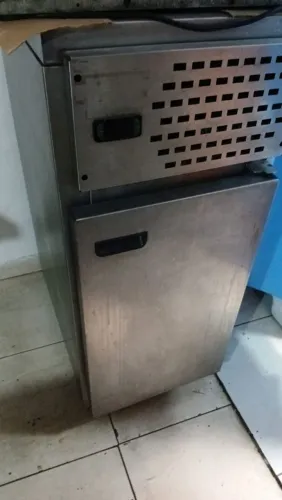 Vendo 01 guarda pastéis usado mas em perfeito estado 1.07x70x45 inox