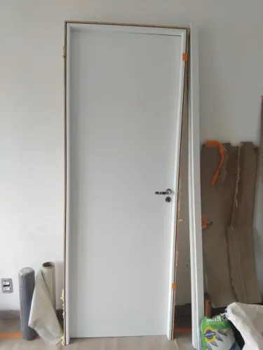 Porta branca completa