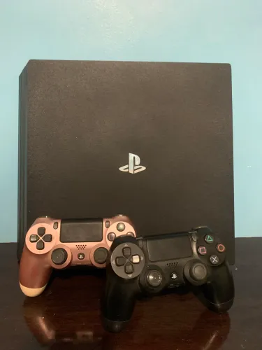 Ps4 pro 1TB + 2 controles originais