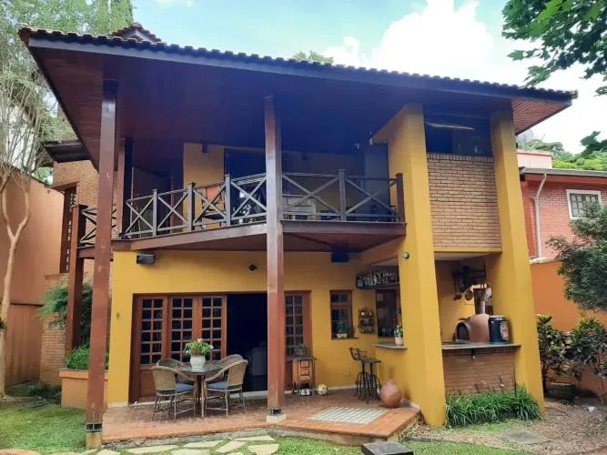 Casa à venda Cond. Pinus Park na Granja Viana
