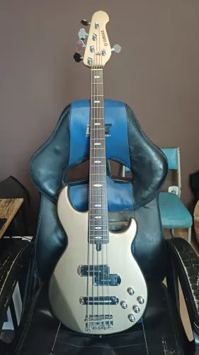 Baixo Yamaha BB615 5 cordas Ativo