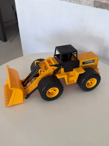 Carro de brinquedo