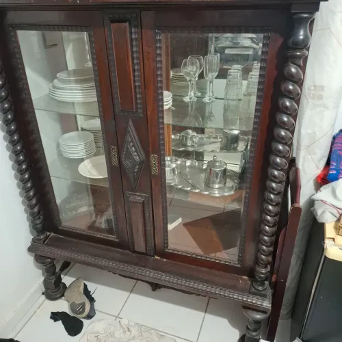 Cristaleira madeira maciça antiga negociável