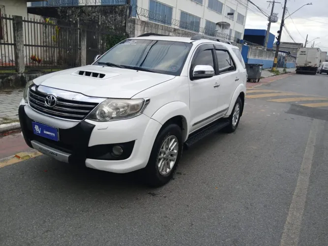 Toyota Hilux SW4 SRV D4-d 4X4 3.0 TDI Dies. AUT 2013