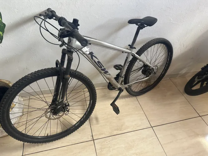 Vender bicicleta aro 29 pouco usada tem conversa 