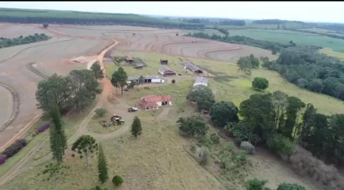 Fazenda de luxo à venda em Pardinho-SP, Zona Rural: 3 quartos, 2 suítes, 3 salas, 3 banhei