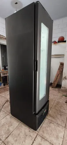 Cervejeira slim Fricon 284 litros 220v