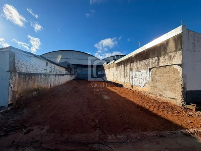 Terreno à venda no bairro Largo do Divino em Sorocaba