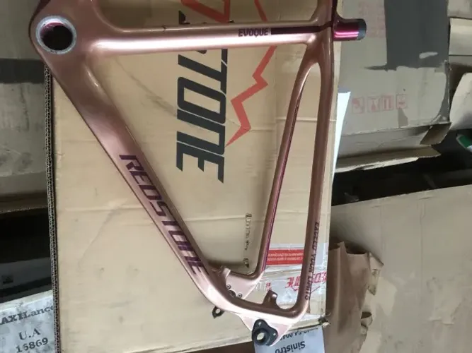 QUADRO DE BIKE REDSTONE EVOQUE CARBON TAMANHO 17 CANOTE 27,2 BOSTER 148MM RED WINE GOLD 