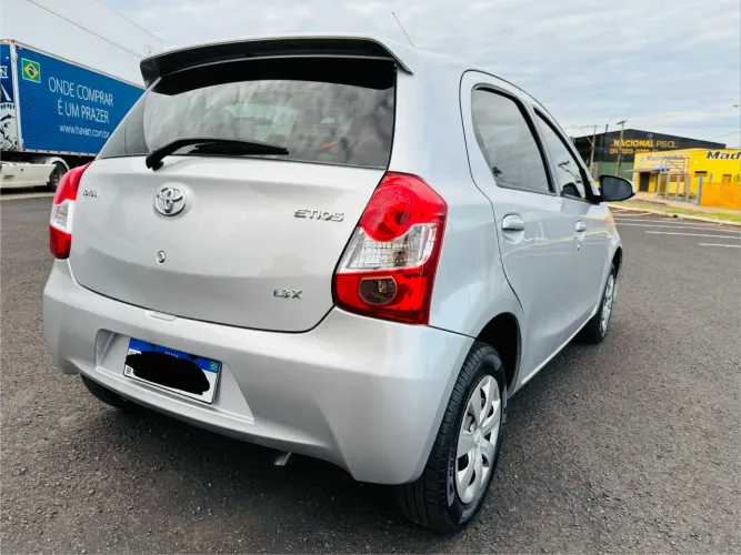 Toyota Etios X 1.3 Flex 16V 5P Mec. 2015