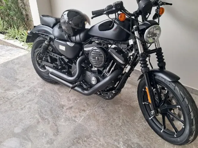 Harley 883