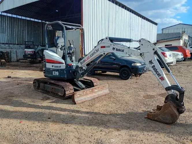 Mini Escavadeira Bobcat E26 2014 - Motor Novo - Esteira de Aço