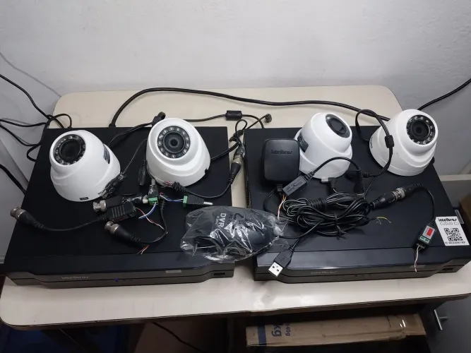 Lote 2 DVR 's Intelbras + 4 câmeras Intelbras e acessórios