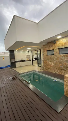 Casa 3 suítes disponível para locação