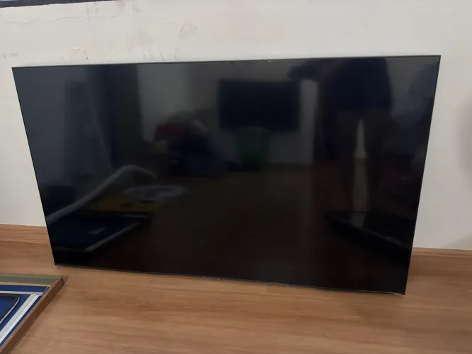 Vendo tv 70 P com tela quebrada , para tira peças ou arrumar