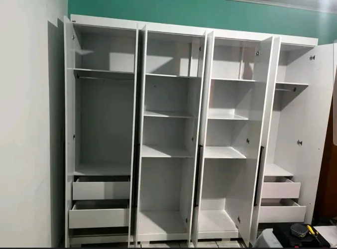 Guarda-Roupas de Casal de 8 portas semi-novo