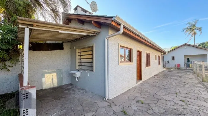 CASA 1 DORM. C/ PÁTIO E CHURRASQUEIRA, ACEITA PET, NITERÓI, CANOAS