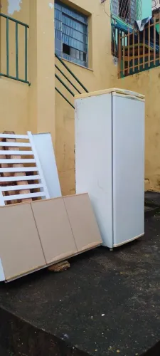 GELADEIRA BRASTEMP 750,00 E ARMÁRIO SUSPENSO 200,00