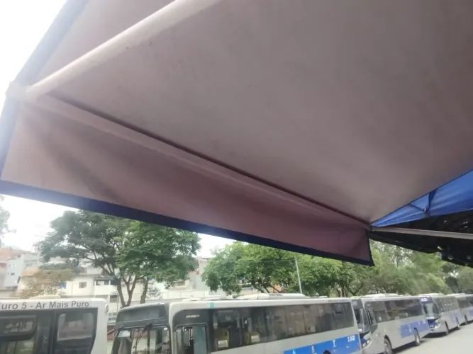 Toldo retrátil