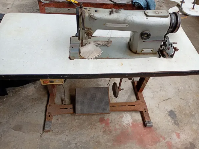 MÁQUINA DE COSTURA RETA