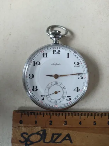 Antigo relógio de bolso Perfecta (suíço) à corda