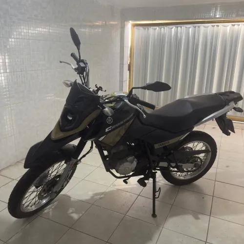 Vendo moto alta super confortável 