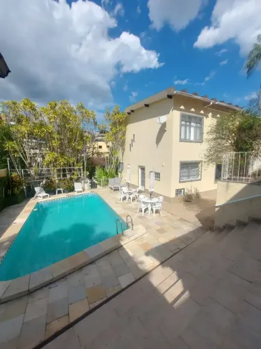 OPORTUNIDADE DE CASA NA FREGUESIA/ 3 QUARTOS COM 587M2 - ÁREA GOURMET E PISCINA. 3 VAGAS.