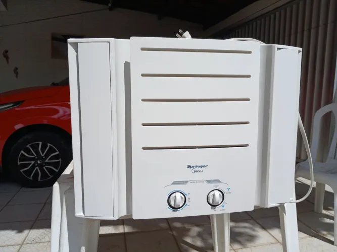 Ar condicionado Springer Midea 10.000 BTUs Janela 220v está bem comservado Gelando 