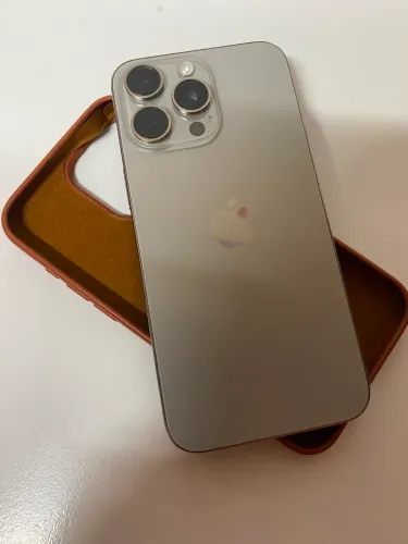 Vende-se IPhone 15 pro max, Saúde da bateria 87% celular muito Conservado. De uso pessoal