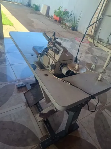 Máquina de costura interlock