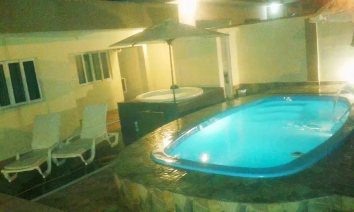 LINDA CASA COM PISCINA, JACUZZI E CHURRASQUEIRA NO ESTALEIRINHO BALNEÁRIO CAMBORIÚ!!