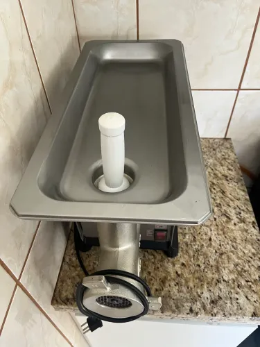 Vendo moedor de carne CAF boca 10