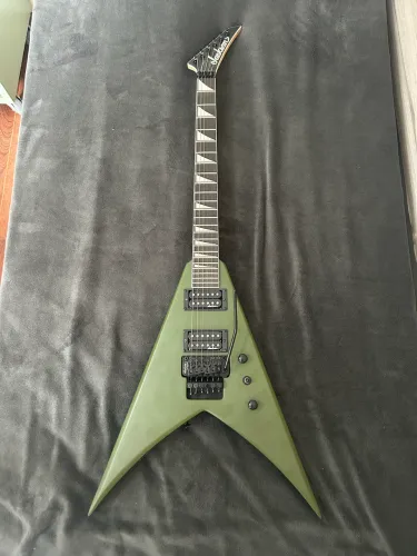 Guitarra Flying V Jackson King V JS32 Floyd Rose Seminovo em perfeito estado