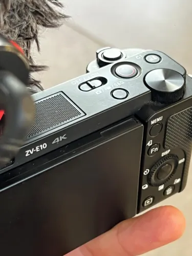 Sony ZV-E10 Completa + Lente 16-50mm + Mic BOYA + 64GB
