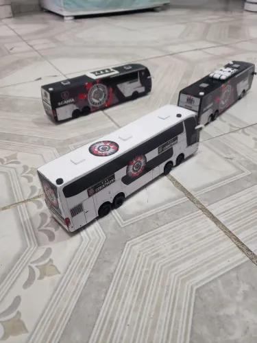 Miniaturas de ônibus de time