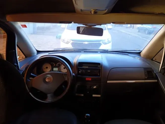 Fiat Idea ELX 1.4 MPI Fire Flex 8V 5P 2010