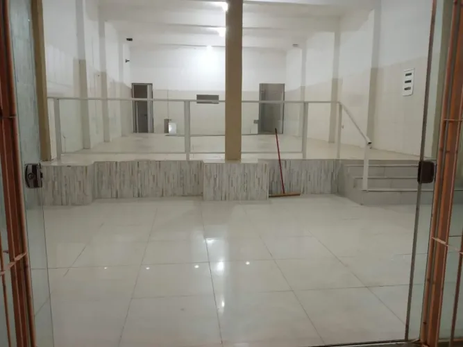 Ótimo Salão para venda possui possui 140 metros quadrados com 1 quarto, 1 banheiro oportu