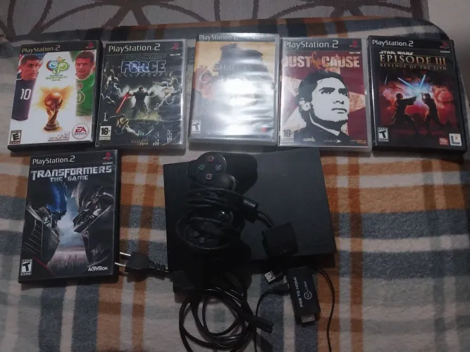 Vendo Playstation 2 + 6 jogos