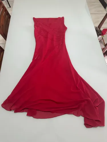 Vestido de Festa Longo Vermelho com Bordados e Brilho- T40
