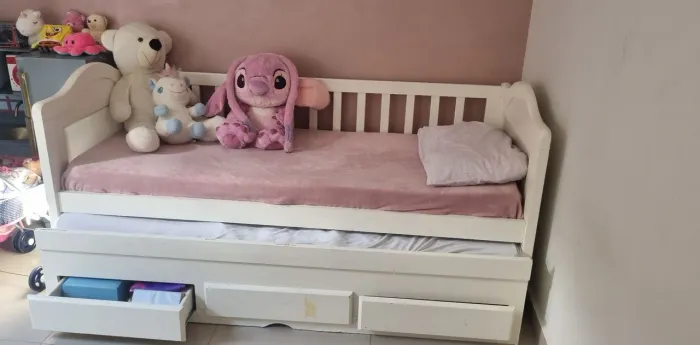 Vendo Conjunto de Quarto - Bicama de Madeira Maciça + Guarda-Roupa Solteiro