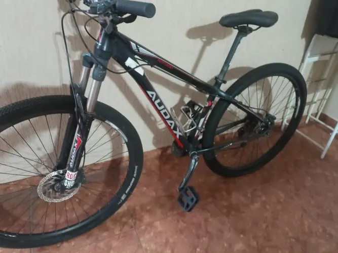 Bicicleta Audax ADX200 Aro 29 RockShox