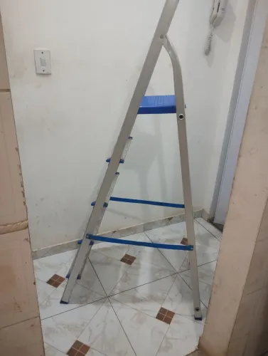 Escada de Alumínio 5 Degraus Mor - Leve, Resistente e Conservada