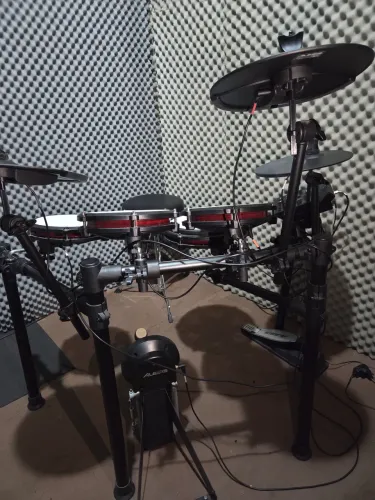 Bateria Eletrônica Alesis Nitro Max