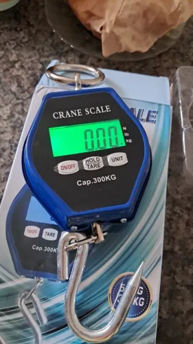 Balança Digital Portátil 300kg Com Gancho Compacta á PIlha