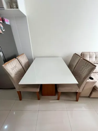 Mesa de Vidro com 4 cadeiras 120cmx90cm