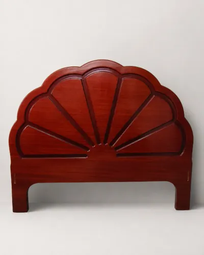 Cama de madeira maciça em bom estado