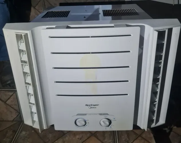 Ar-condicionado de janela 7.500 mil btus 127V