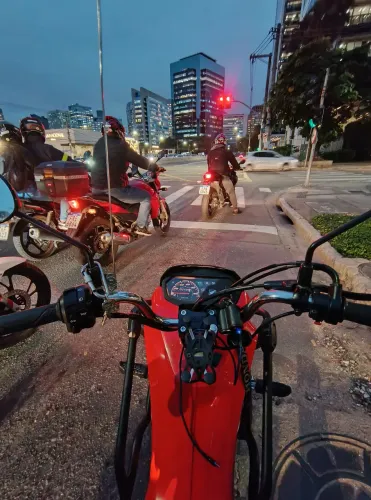 Vendo ou troco essa Honda pop 110 2025. Com apenas 5.000 km rodados.