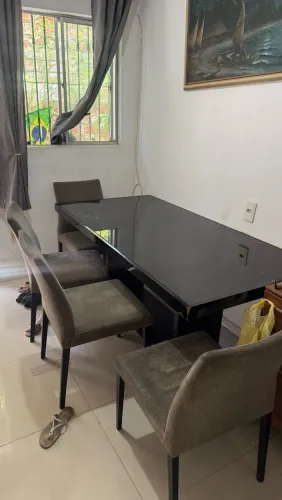 MESA GRANDE COM 4 CADEIRAS